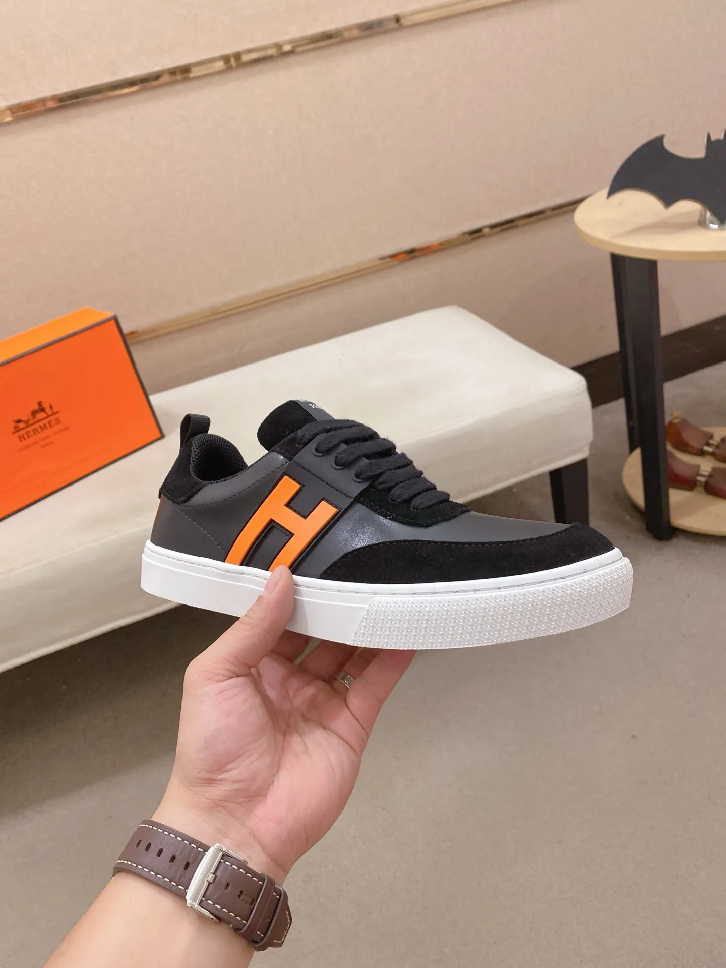 Men's clothing and shoes💰: 400💰Couple model💏"HERMES"【Classic original single version】Hermès; top 🔝purchasing agent🔍🔍latest 🇺🇸 counter sale simultaneously, original version imported from Italy ▲▲ox Leather ▲▲Exquisite workmanship (Italian 🇮🇹Imported water-dyed 🐂cowhide lining) sole: Original sole provided by the original factory, ⚠️exclusive double-layer activity·TPR·rubber·combined molded outsole; Male and female code numbers: 36-44 (can be customized to 45/46, non-refundable)